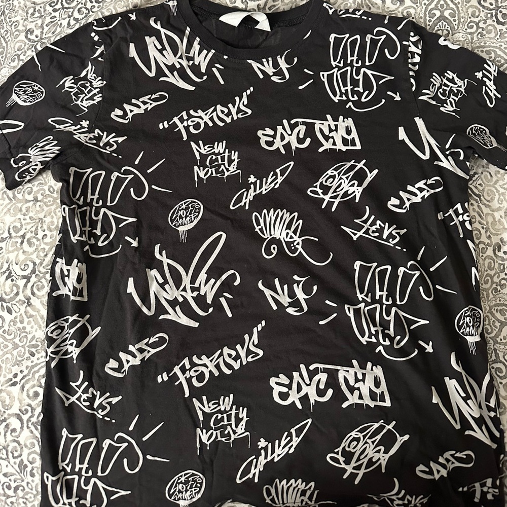 H&M Graffiti 3-Pack T shirts Size 16/18